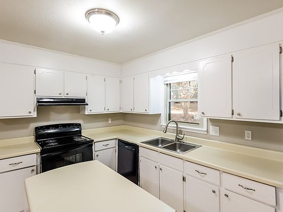 4th image of 704 Greystone St