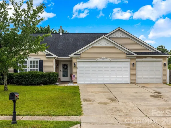 5022 Meanna Dr, Clover, SC 29710