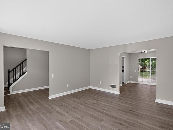 5th image of 2421 York Ct