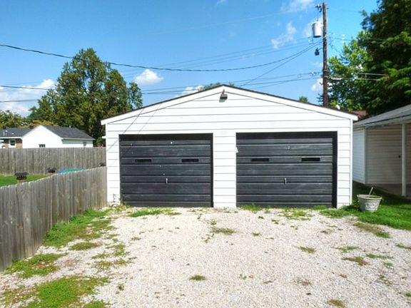 2nd image of 2215 S Griffith Ave