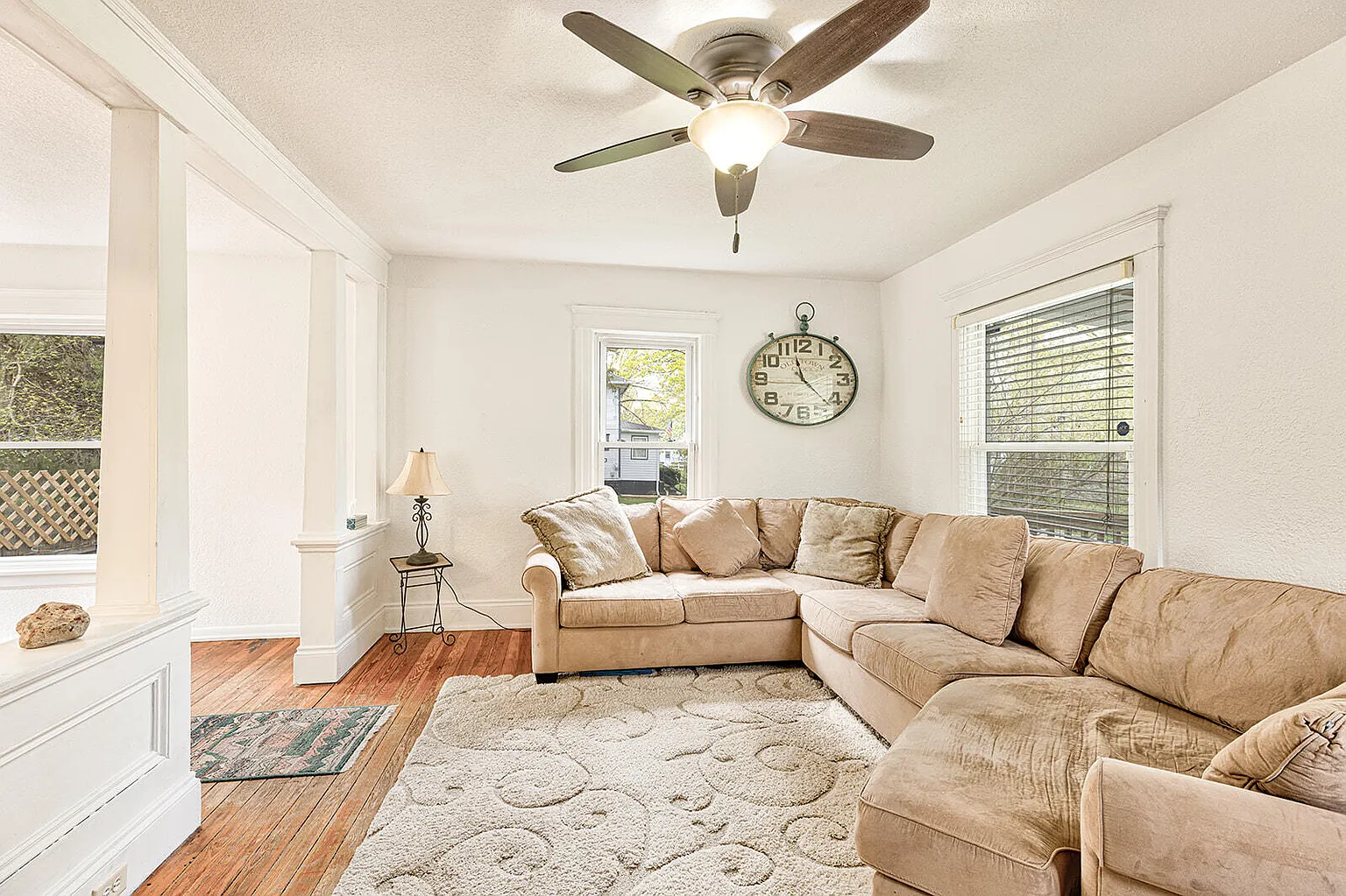 543 Seymour Ave photo 1