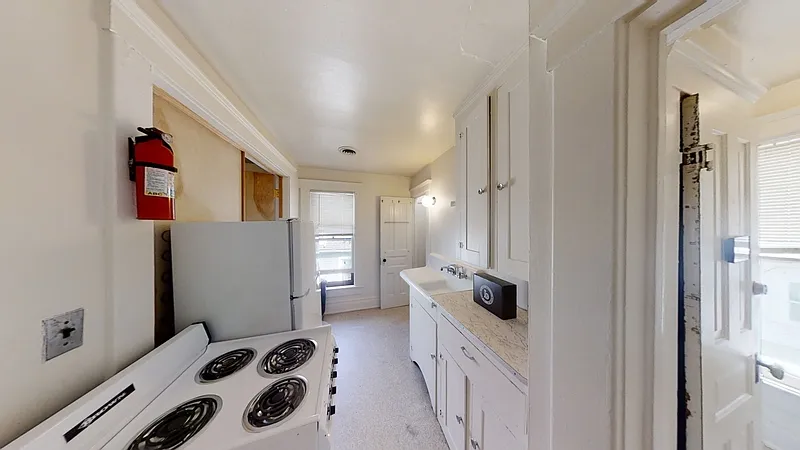 Building Photo - 802 E Kingsley St #2