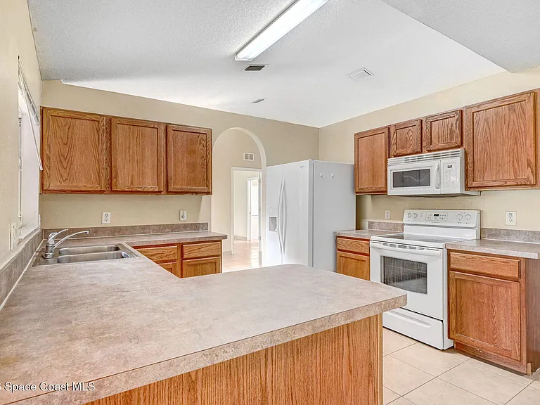1416 Martinez St SE — Photo 10