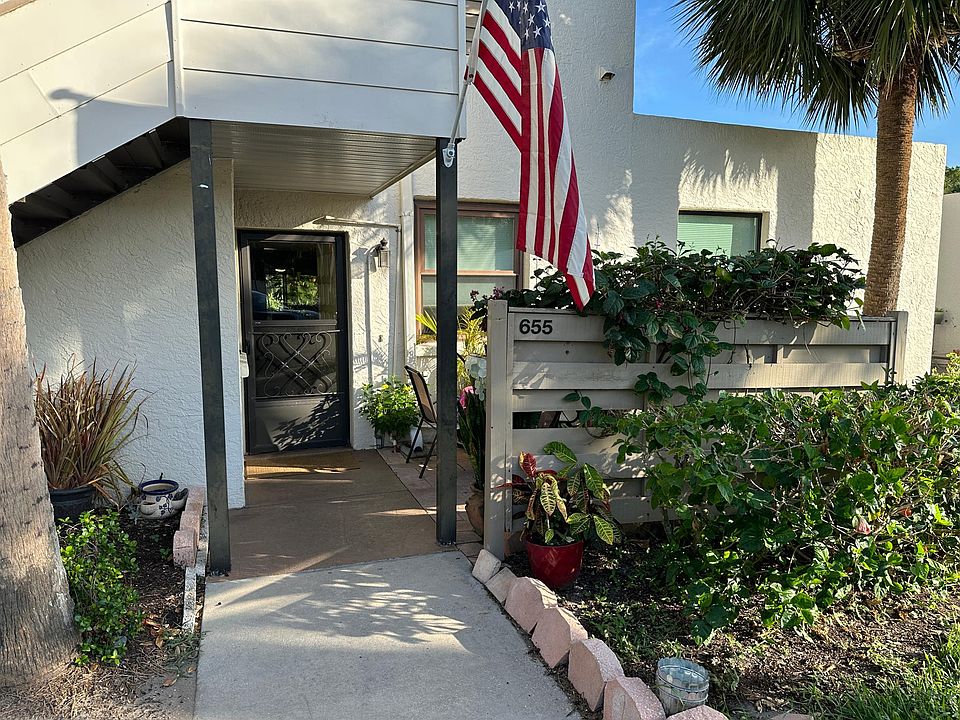 1st image of 655 Woodlawn Dr