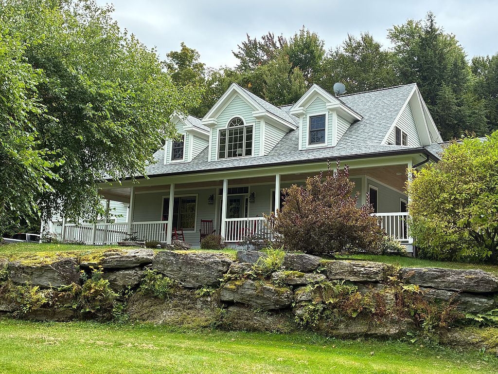 1055 Moren Loop - Property Image