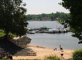 13909 Queens Harbor Rd, Charlotte, NC 28278