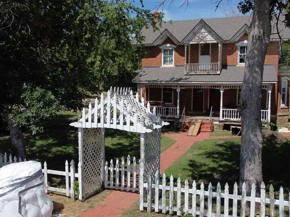 200 E 5th Ave, Winfield, KS 67156