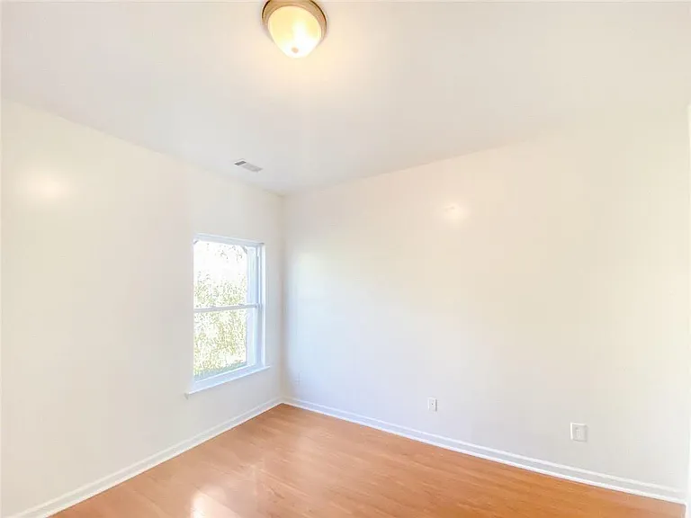 1068 S Gordon Rd — Photo 13