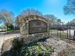 10855 Meadowglen Ln APT 1131, Houston, TX 77042