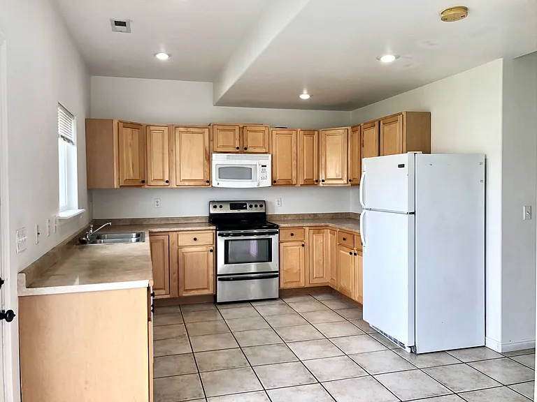 2574 W Robin Rd — Photo 6
