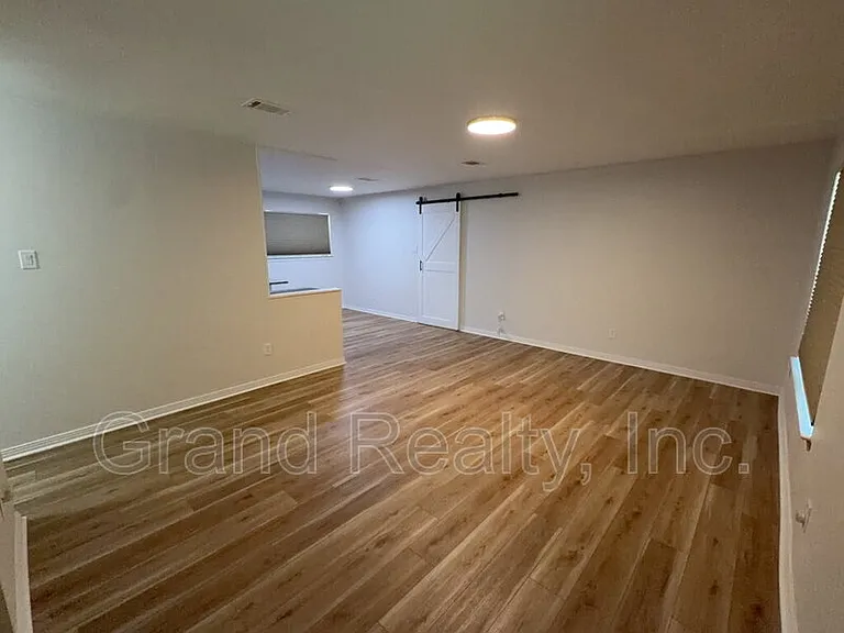 6119 Shawn Ln — Photo 3