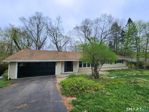 136 Knoll Drive, Hamden, CT 06518