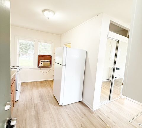 2nd image of 2910 Farragut St #B