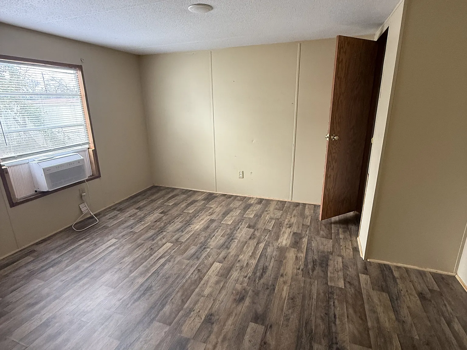 605 Henrietta St - 1 — Photo 3