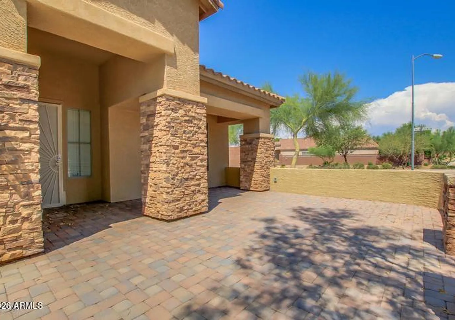 Gorgeous 4 bed 3 bath Single Level Home in Norterra Area — Photo 3