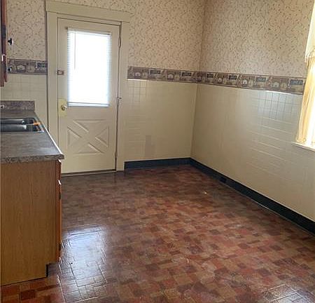 3rd image of 535 Speer St