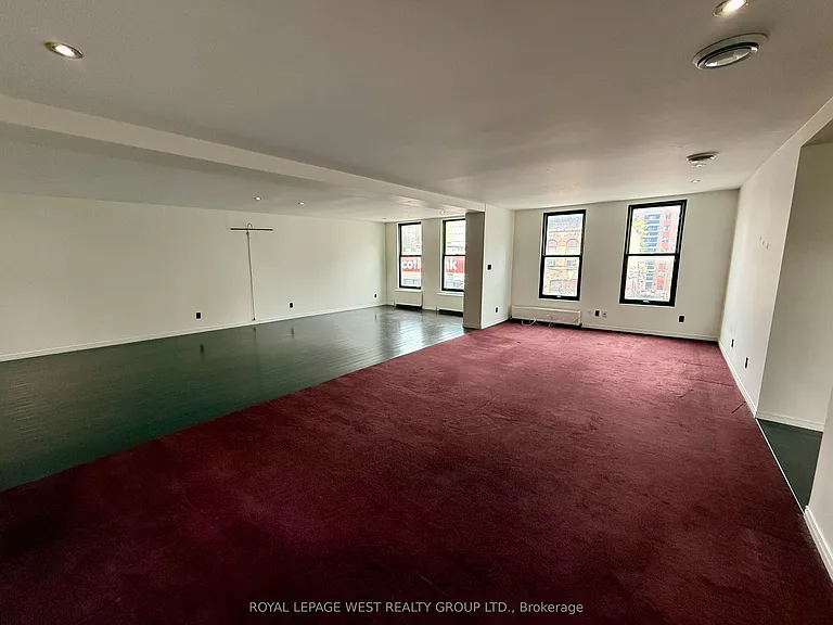 261 Queen St W #3 — Photo 15