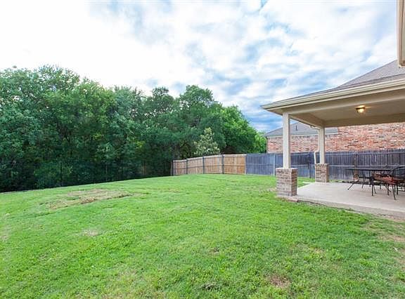 2nd image of 2741 Laurel Oak Dr