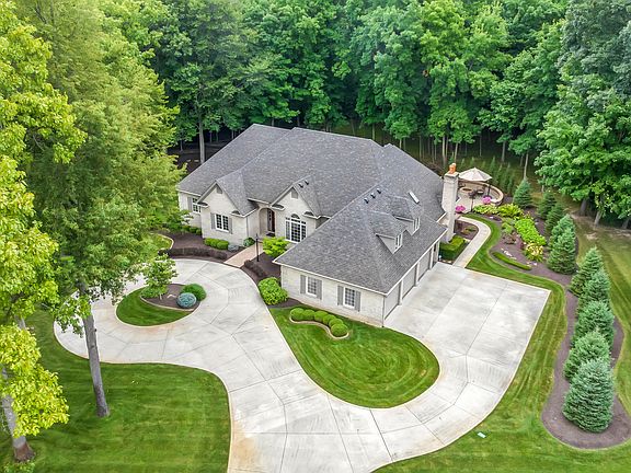5th image of 924 Woodcrest Way