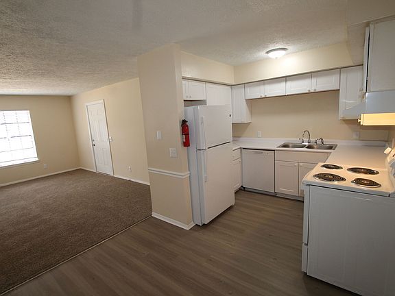 5th image of 425 Tibet Ave APT C