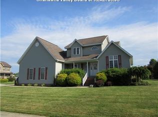 402 Mahoganywood Dr, Milton, WV 25541