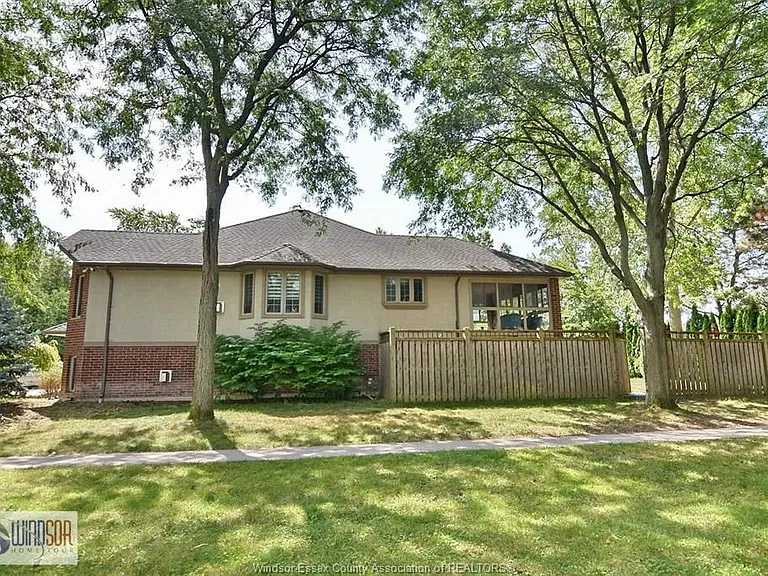 4305 Casgrain Dr #UPPER — Photo 6