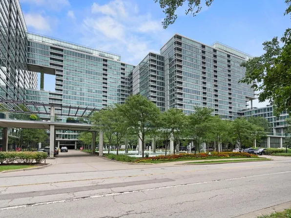 9715 Woods Dr Unit 1505, Skokie, IL 60077