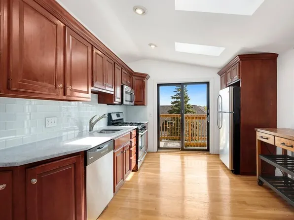 30 Adelaide St APT 4, Jamaica Plain, MA 02130