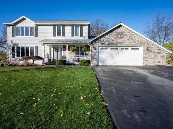 276 Crosby Ln, Greece, NY 14612