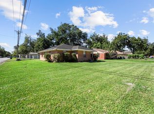 320 Richmond St, Angleton, TX 77515