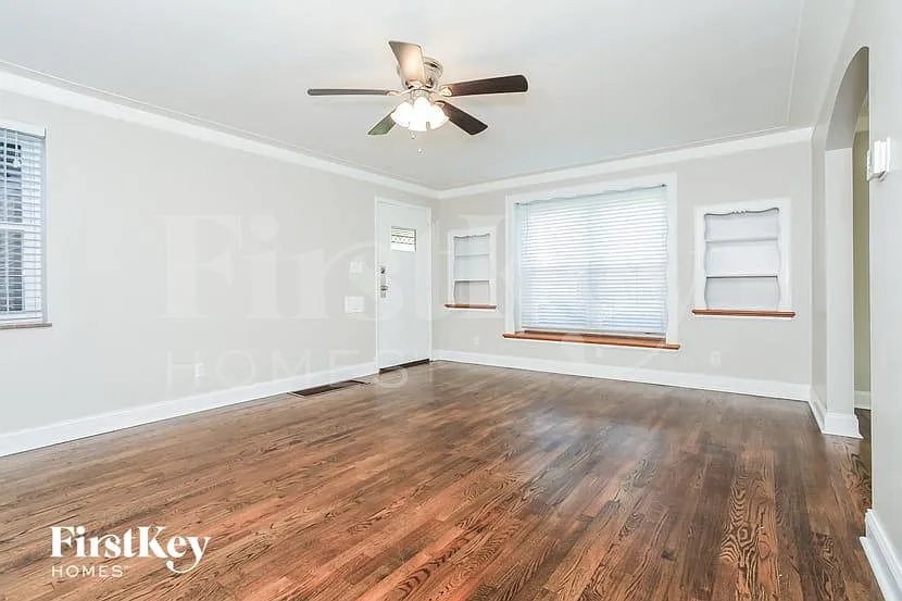3 bed, 1.5 bath, 1215 sqft, $2,350 — Photo 4