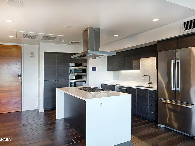 200 W Portland St #820 — Photo 16