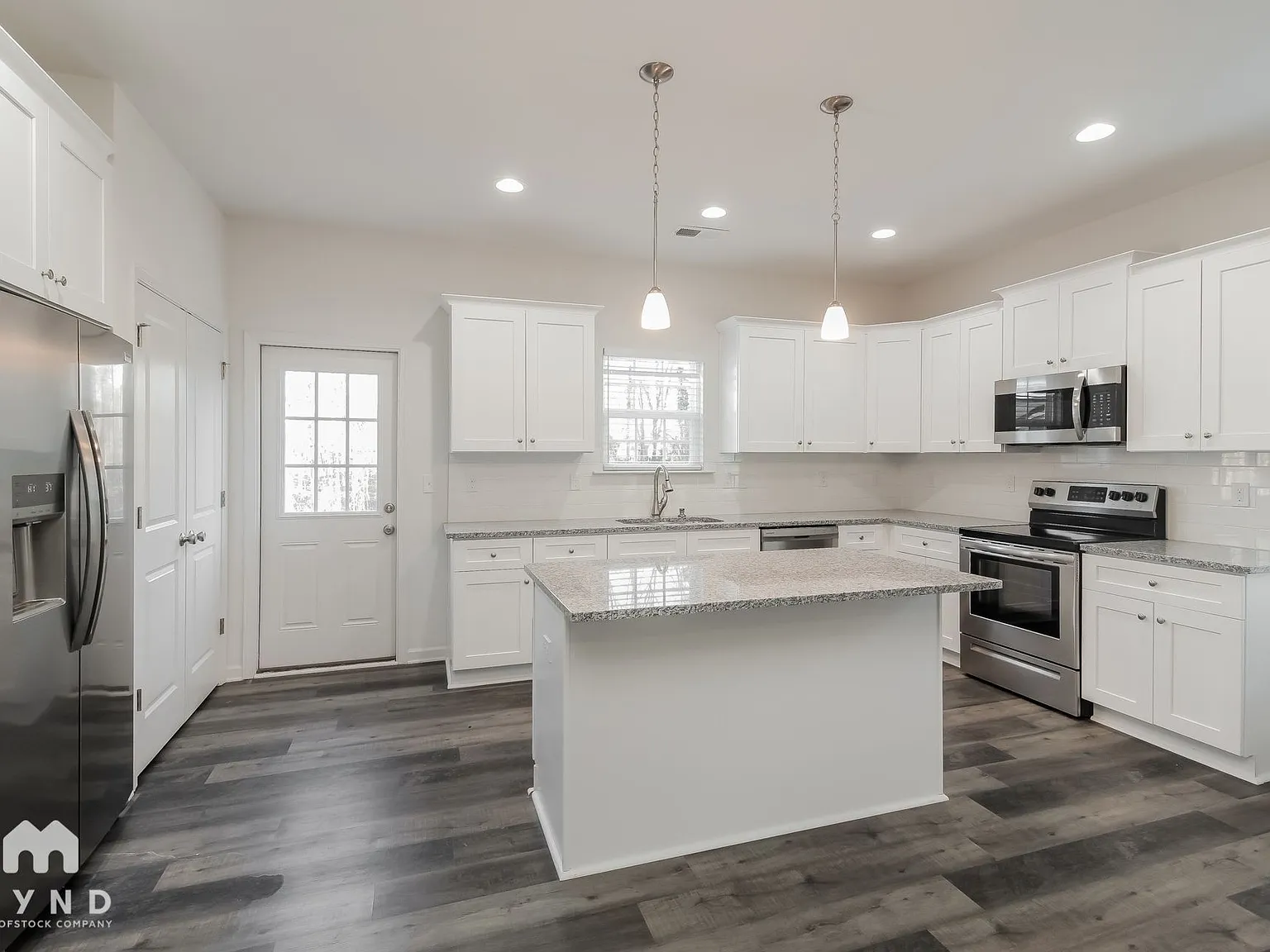 3 bed, 2.0 bath, 1244 sqft, $1,716 — Photo 4