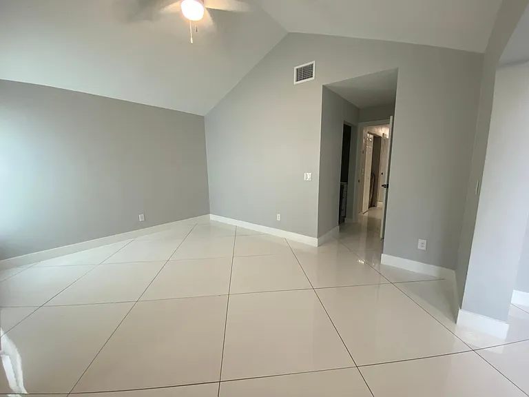 2032 Gregory Dr — Photo 18