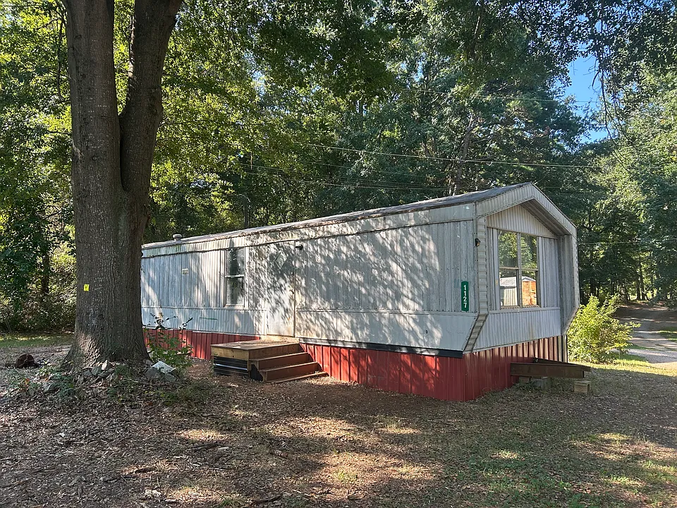 1127 Dogwood Ln
