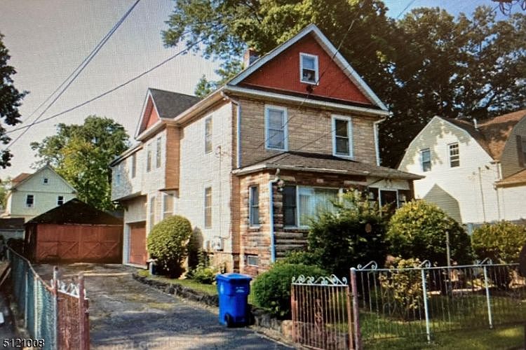 2nd image of 272 Washington Pl