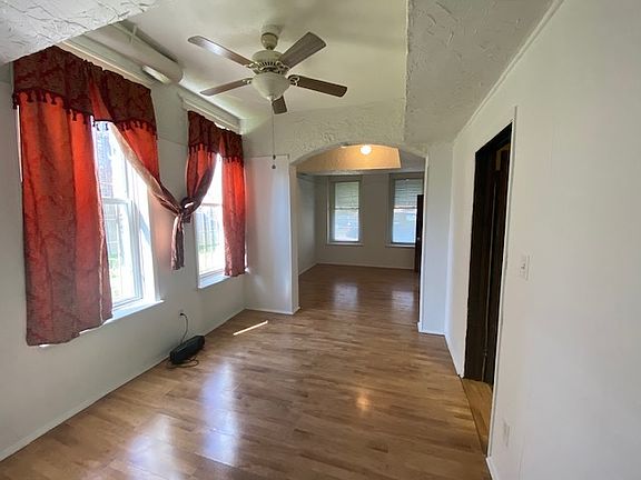 4th image of 2839 W Warren Blvd #1