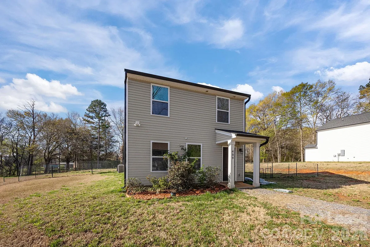 Building Photo - 409 Kickapoo Ave