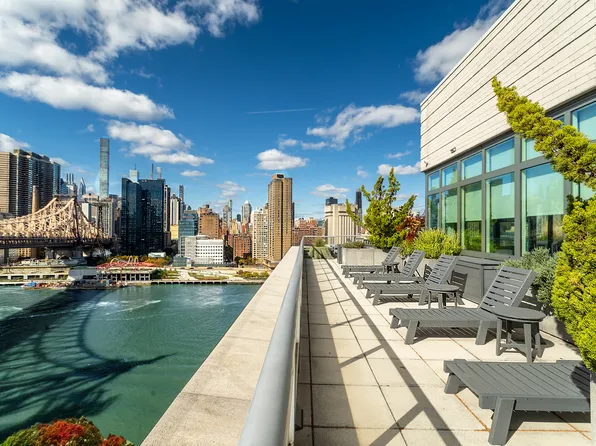 415 Main Street image 12 of 15