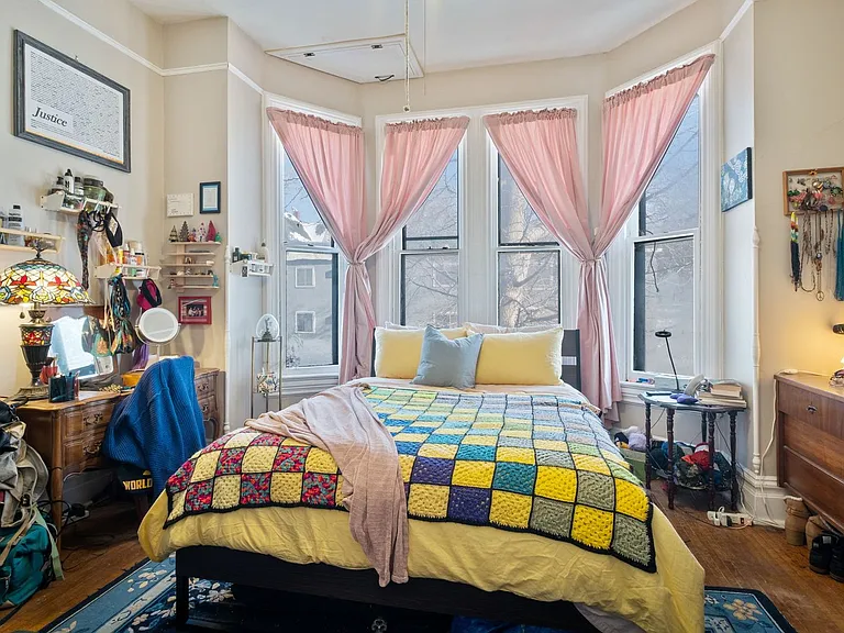 223 Bates Ave — Photo 5
