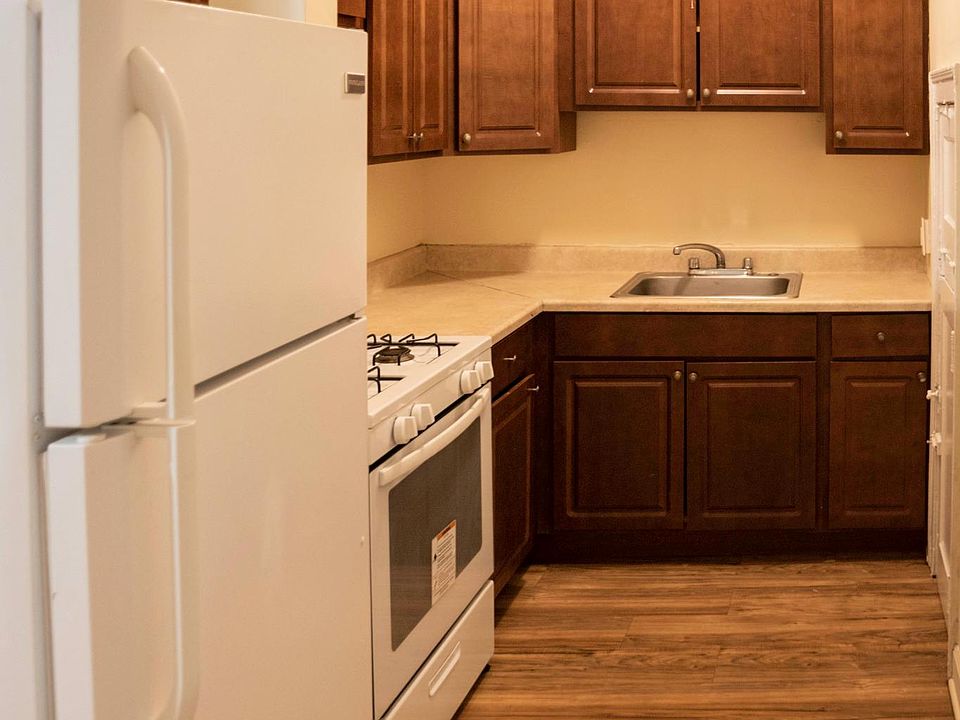 1st image of 5465 S Everett Ave APT 106
