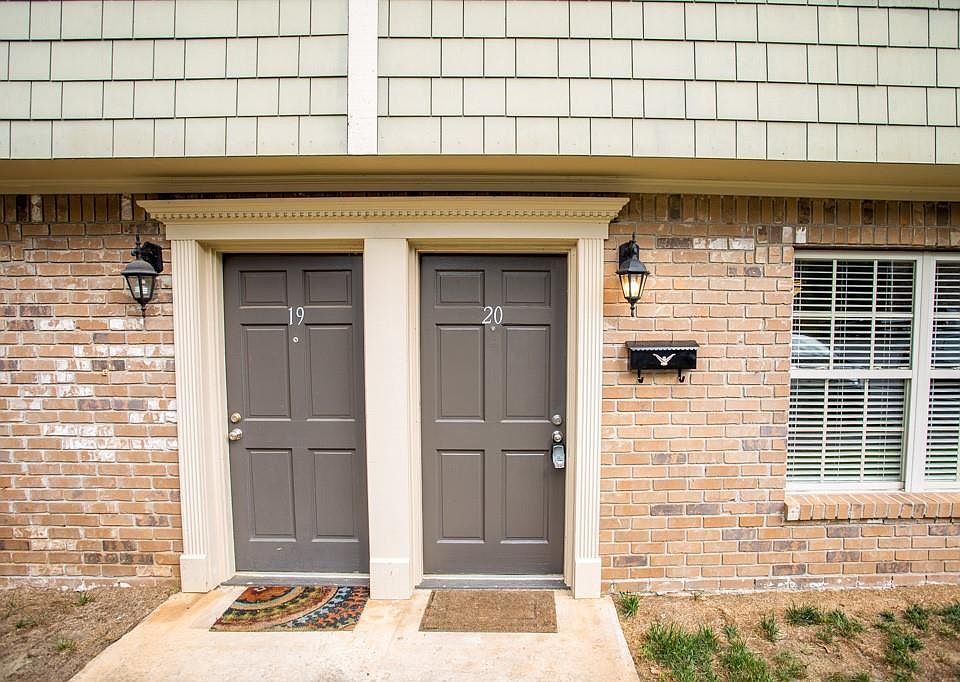 1st image of 20 Villa Ct SE