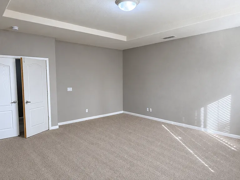 702 Samantha St — Photo 15