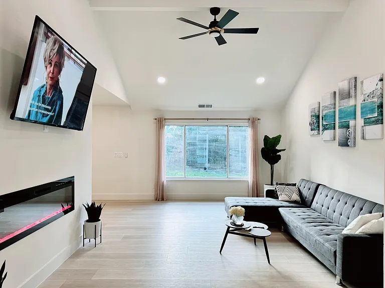 Trenholm Dr — Photo 1