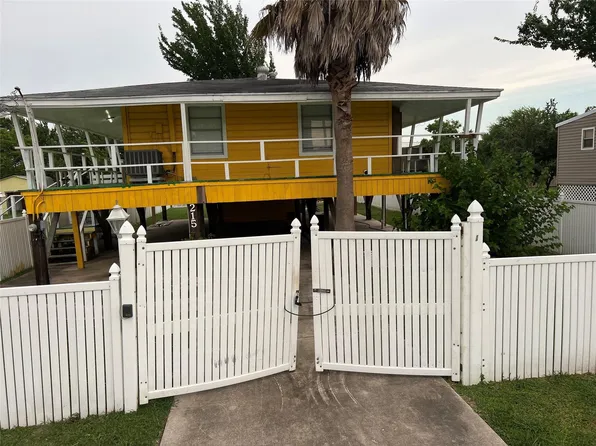 215 13th St, San Leon, TX 77539