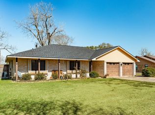 1112 W Mulberry St, Angleton, TX 77515