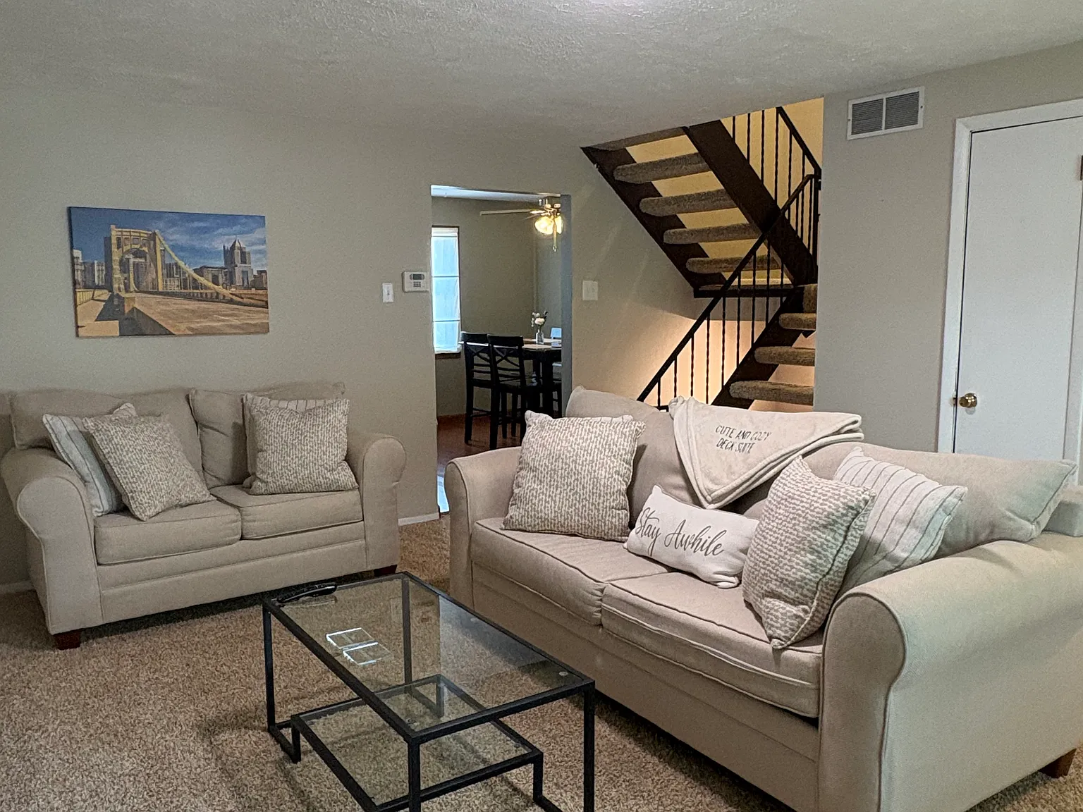 3 bed, 1323 sqft, $2,500 — Photo 2