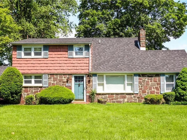 5 Kendon Dr, Easton, PA 18045