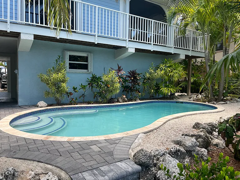 1050 Gulf Dr — Photo 1
