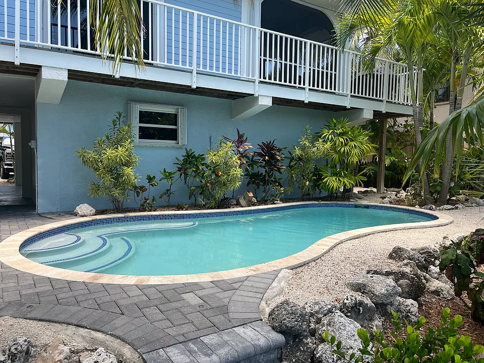 1050 Gulf Dr
